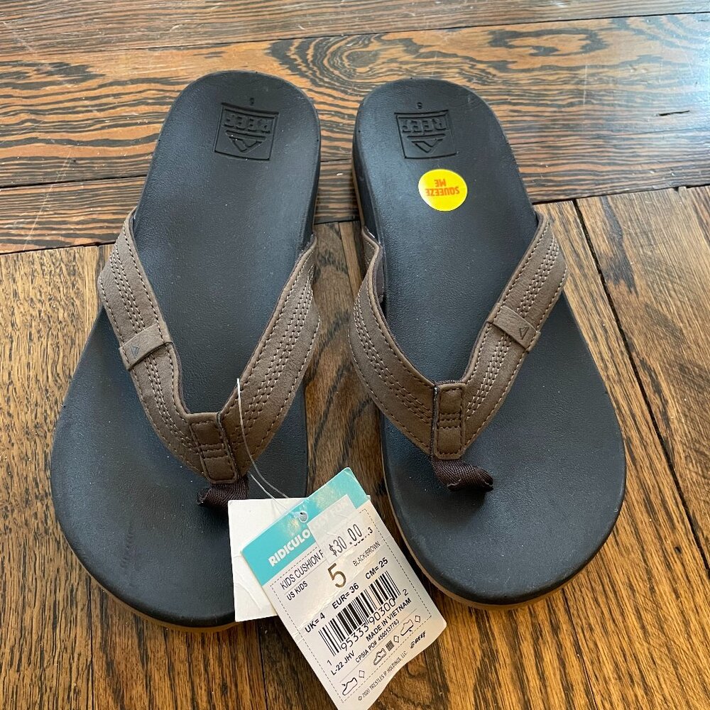 Boys Size 5 Reef Cushion Sandals NWT